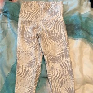 White leaf Lululemon leggings